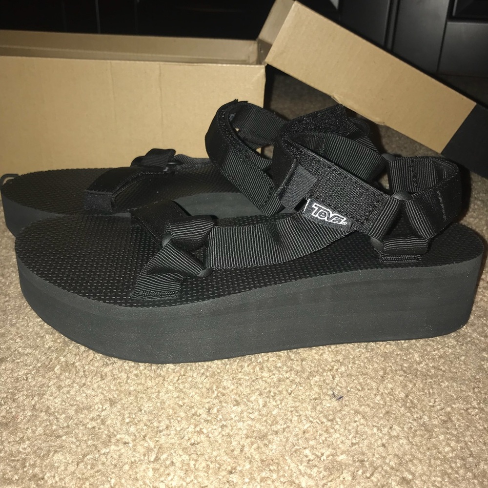 Black Teva Universal Flatforms